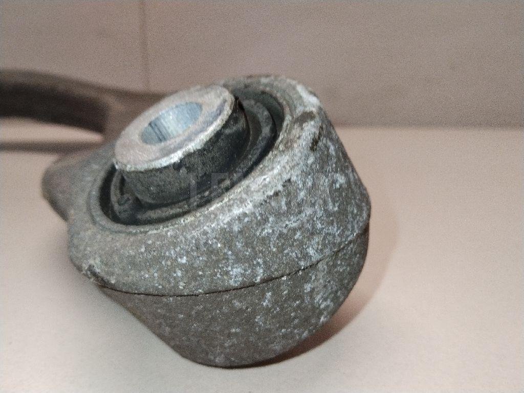 Рычаг задний верхний правый