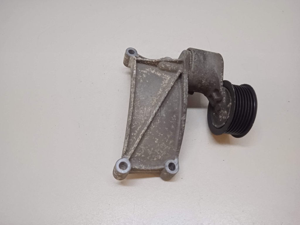 Ролик руч.ремня с кронштейном