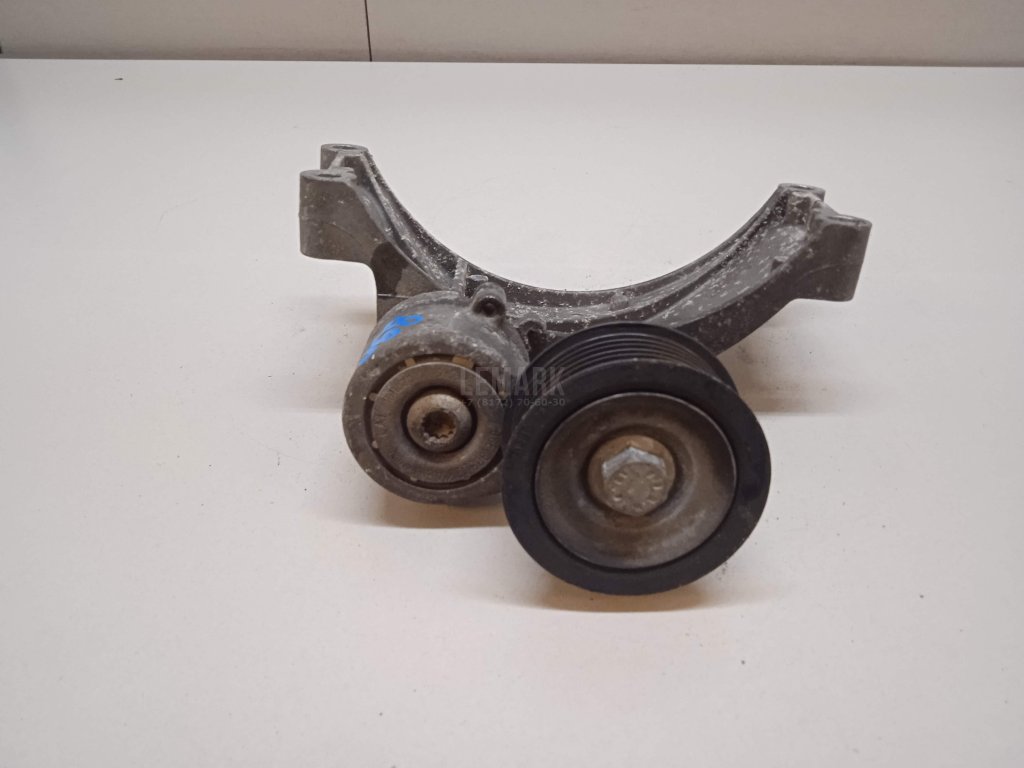 Ролик руч.ремня с кронштейном