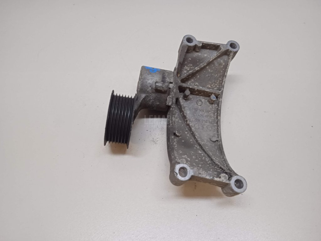 Ролик руч.ремня с кронштейном