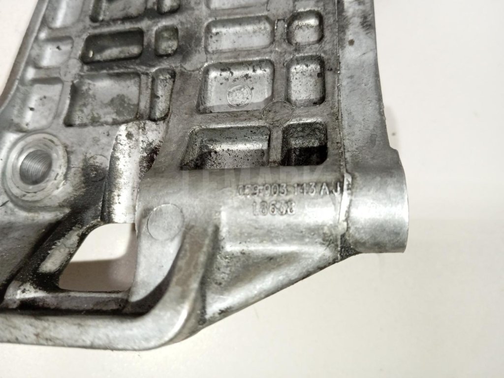 Кронштейн генератора