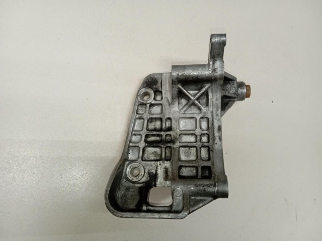 Кронштейн генератора