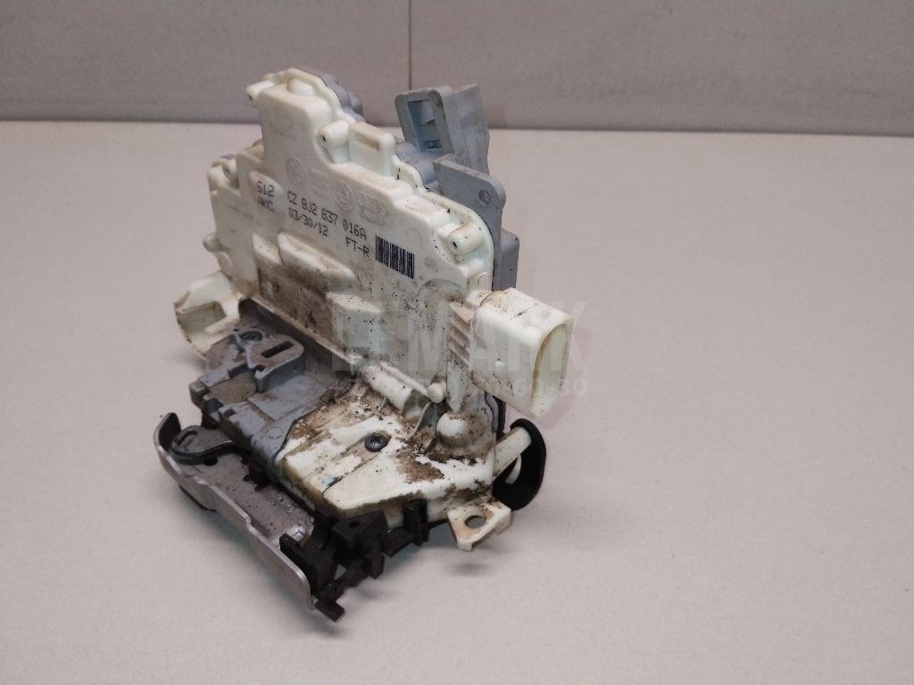 Замок двери передней правой