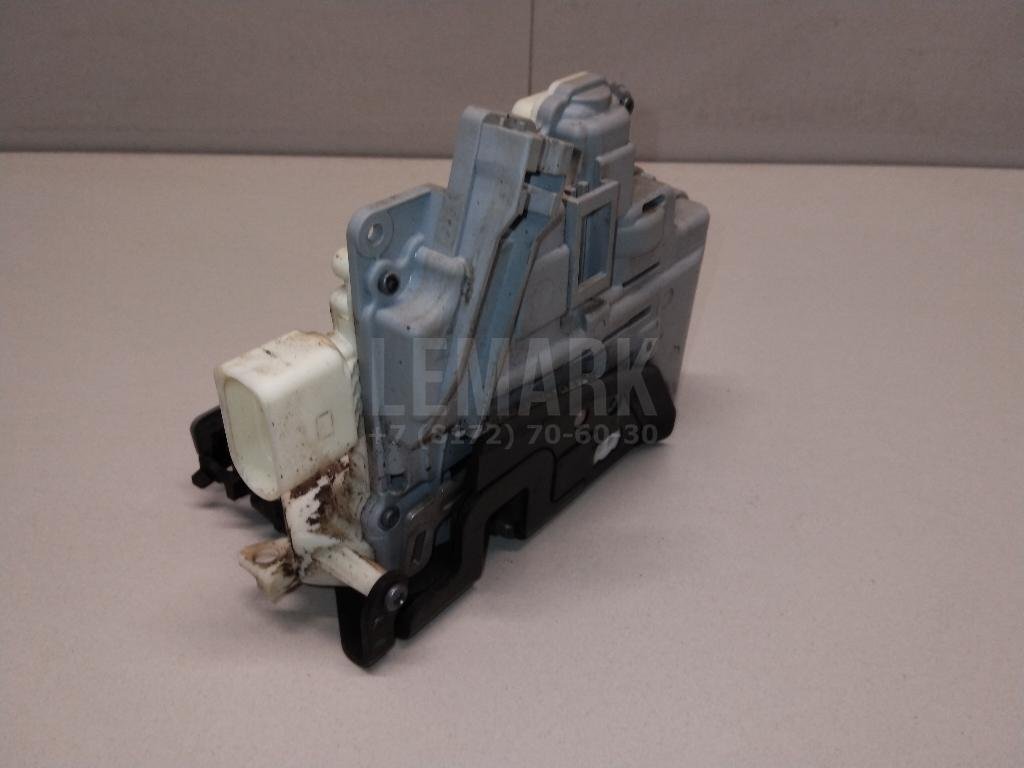 Замок двери передней правой