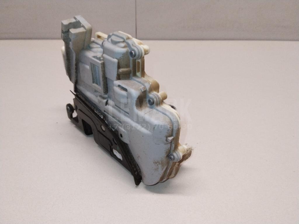 Замок двери передней правой