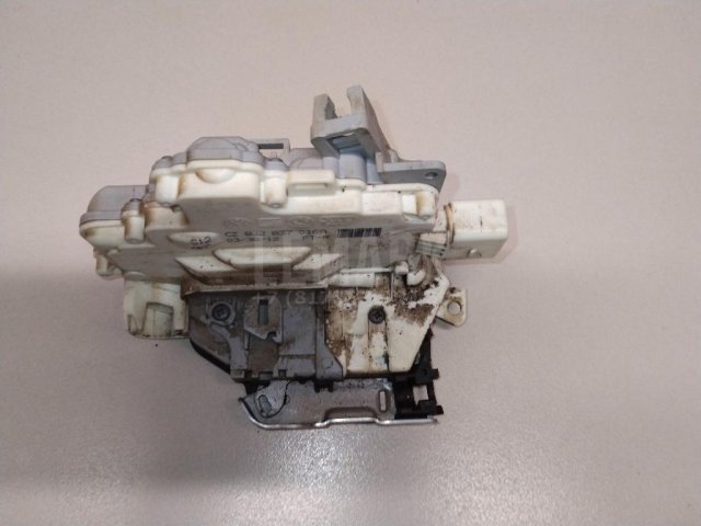 Замок двери передней правой