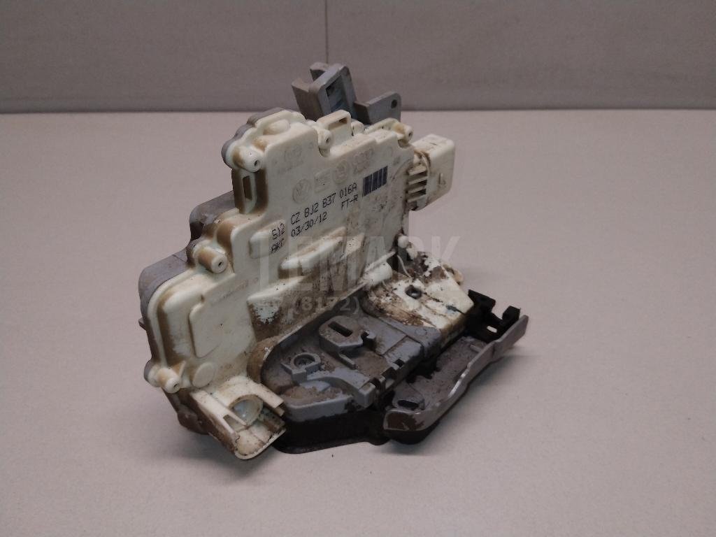 Замок двери передней правой