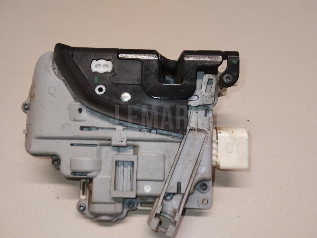 Замок двери передней правой