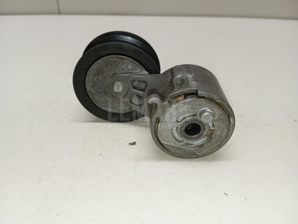 Ролик руч.ремня с кронштейном