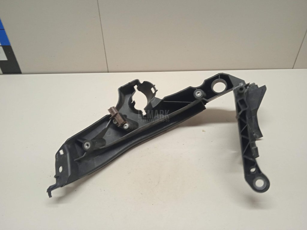 Кронштейн фар правый