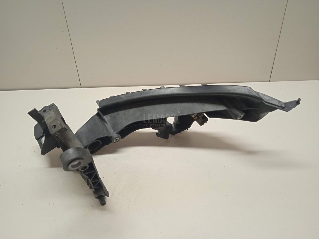 Кронштейн фар правый