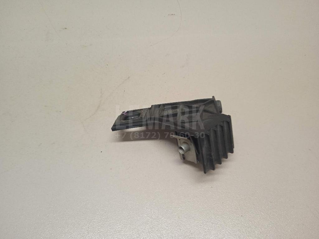 Кронштейн фар правый