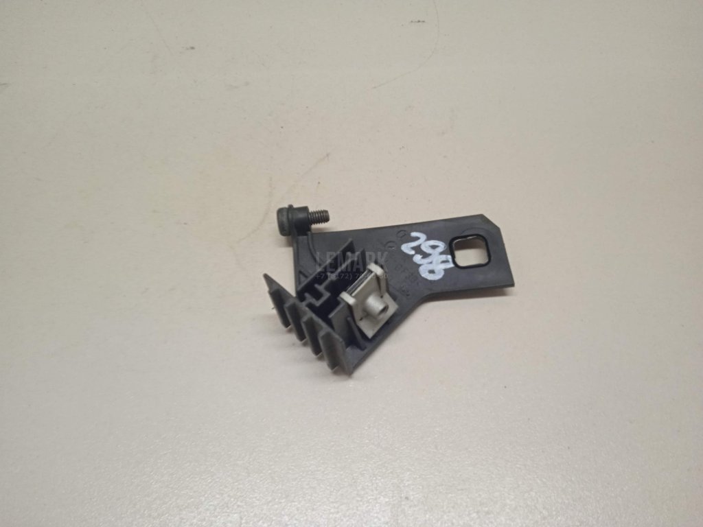 Кронштейн фар правый