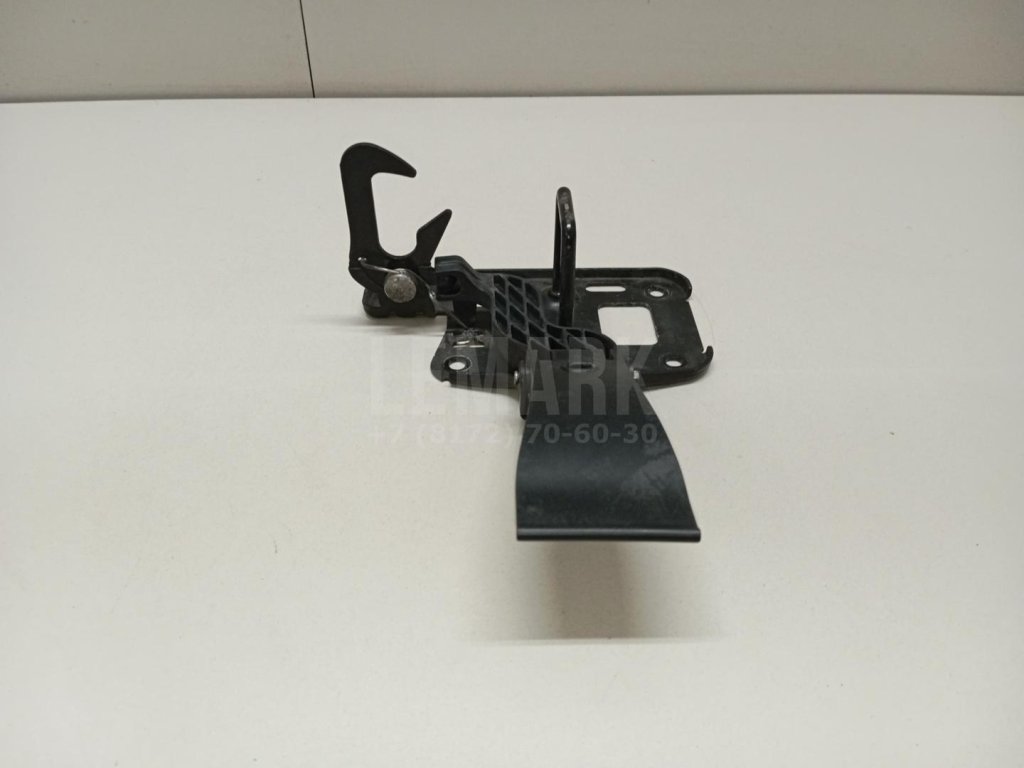 Крючок капота