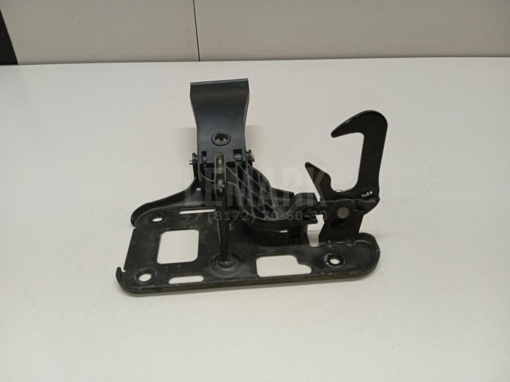 Крючок капота