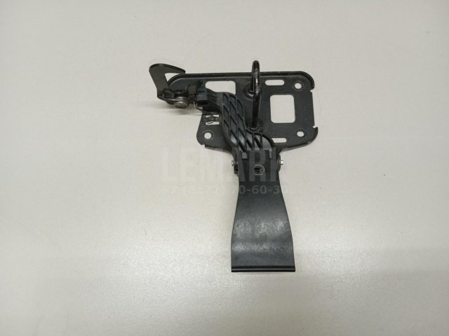 Крючок капота