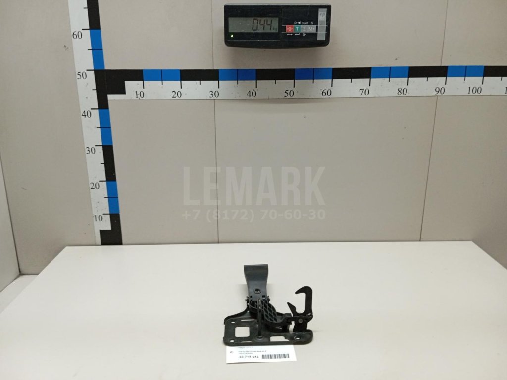 Крючок капота