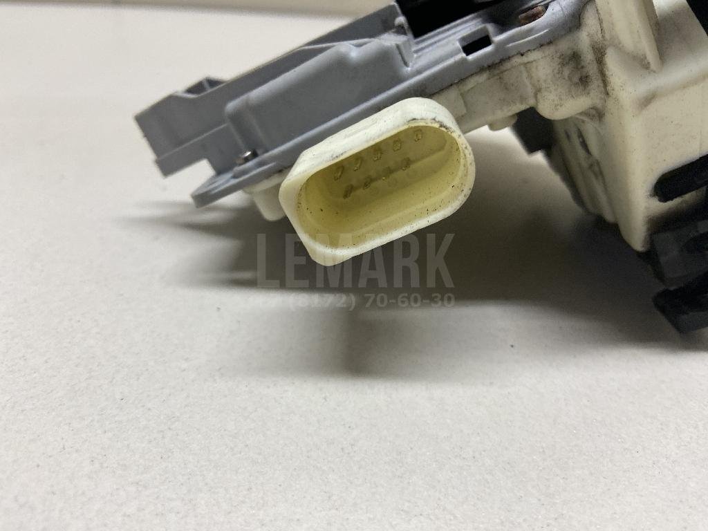 Замок двери передней правой