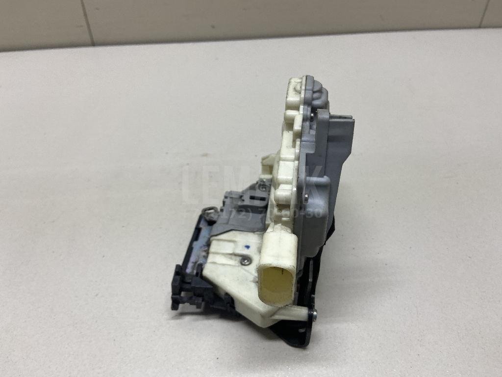 Замок двери передней правой