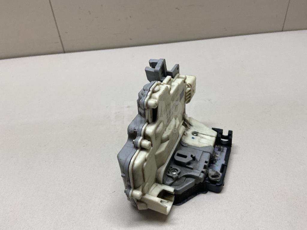 Замок двери передней правой