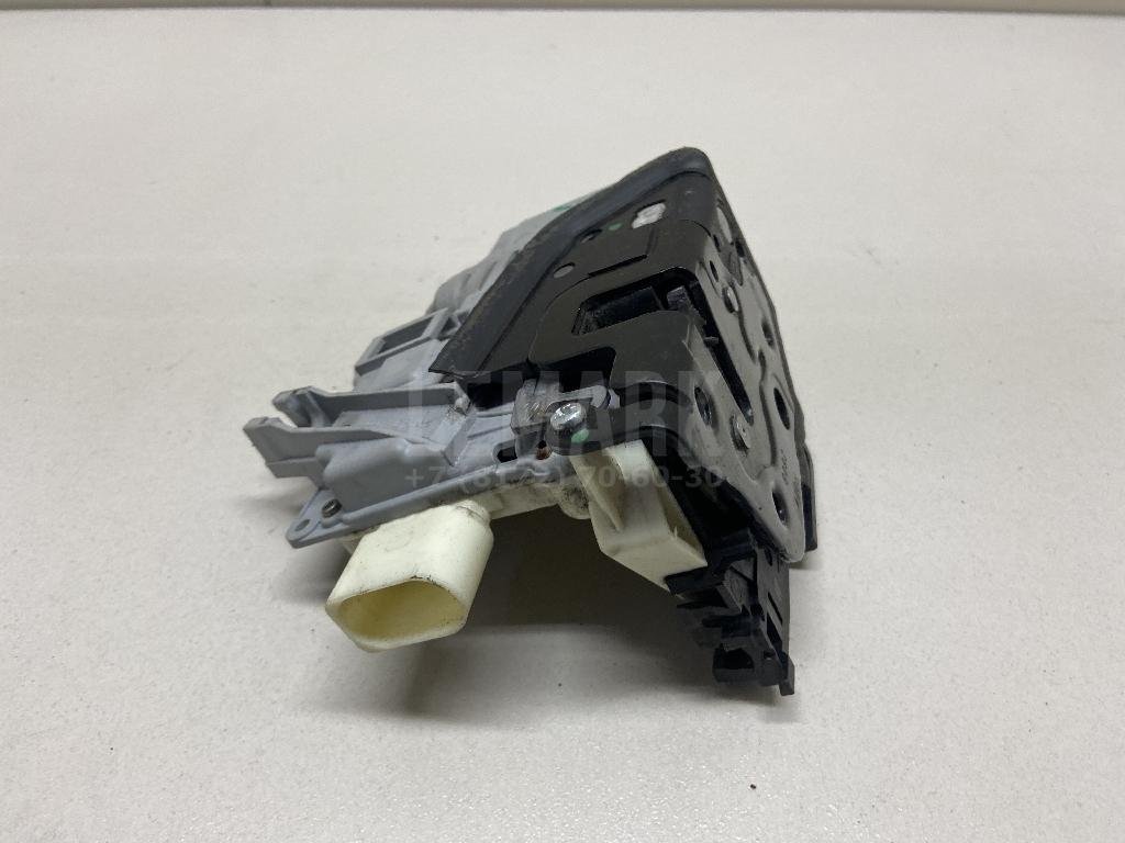 Замок двери передней правой