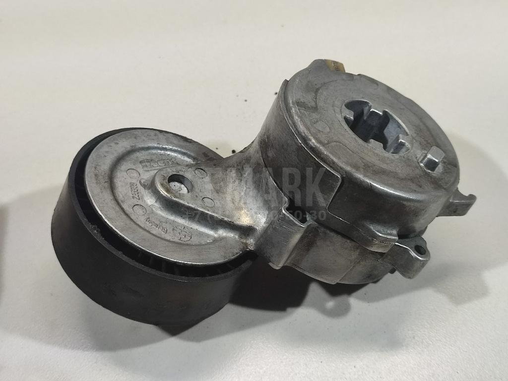 Ролик руч.ремня с кронштейном