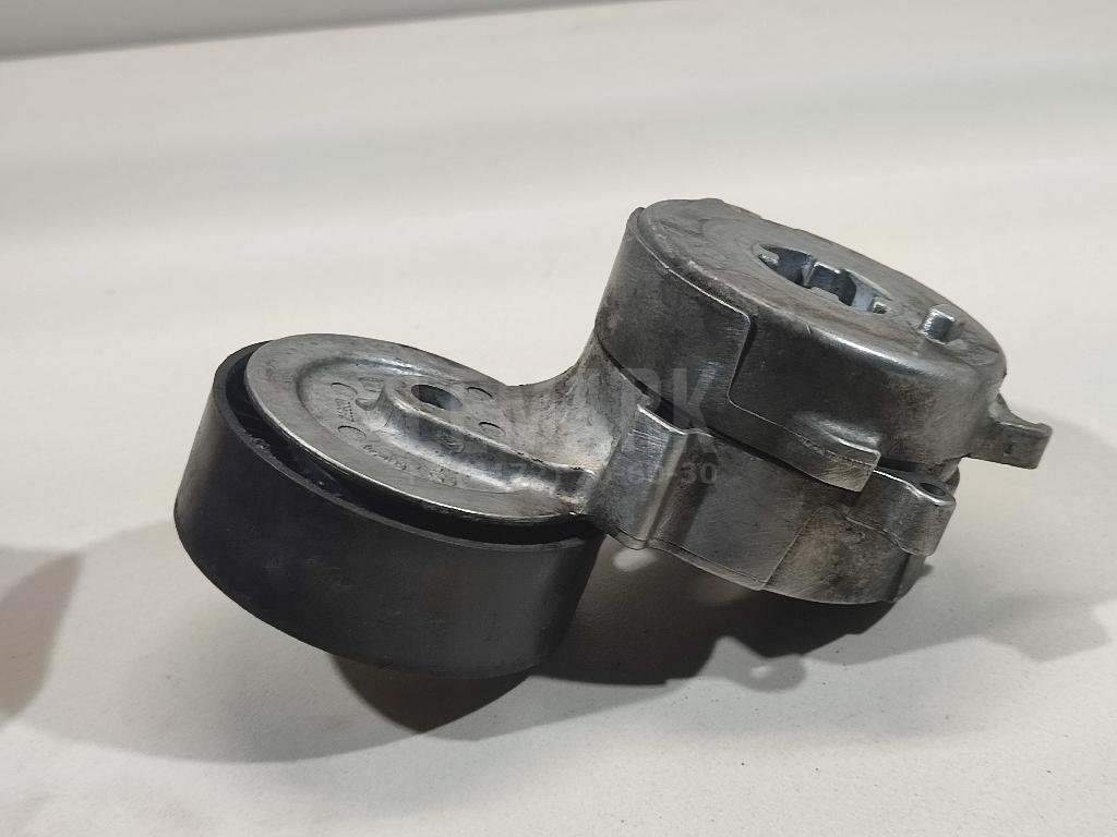 Ролик руч.ремня с кронштейном