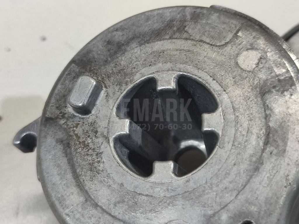 Ролик руч.ремня с кронштейном