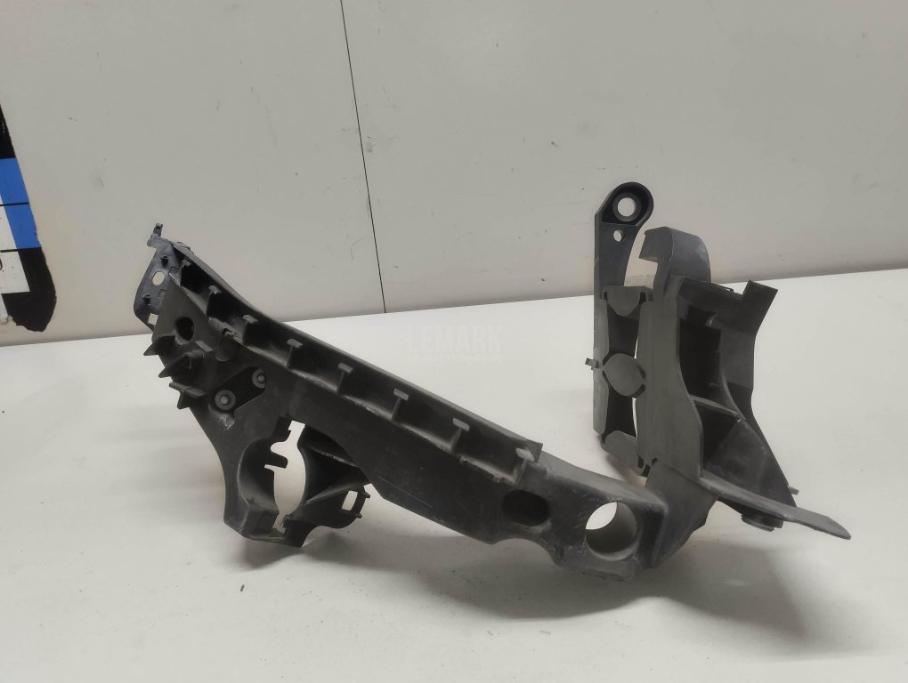 Кронштейн фар правый для  Audi A4 [B6] 2000-2004