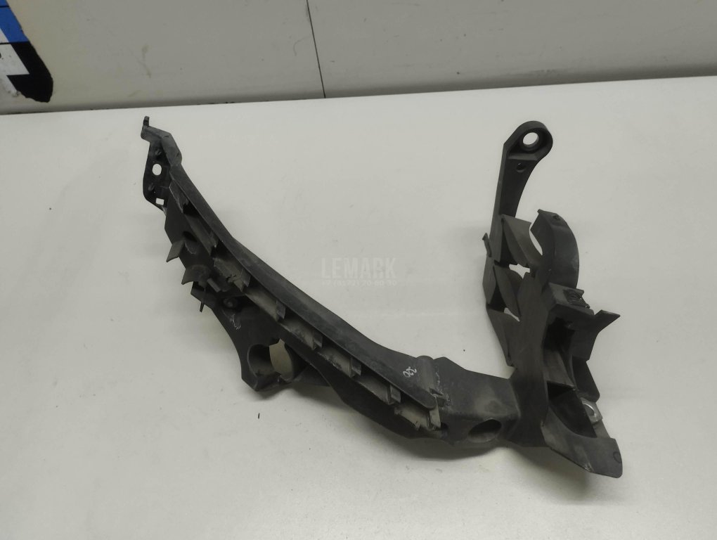 Кронштейн фар правый для  Audi A4 [B6] 2000-2004