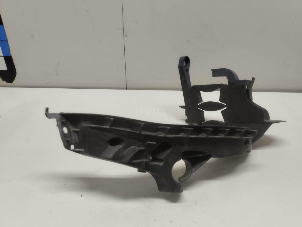 Кронштейн фар правый для  Audi A4 [B6] 2000-2004