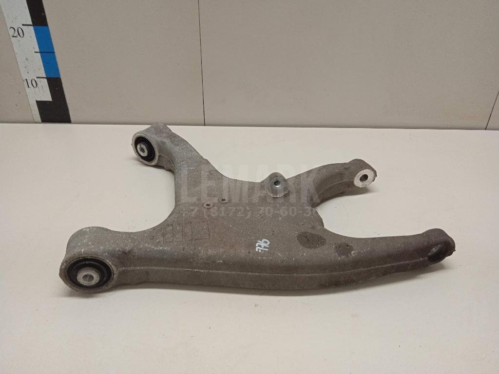 Рычаг задний нижний правый