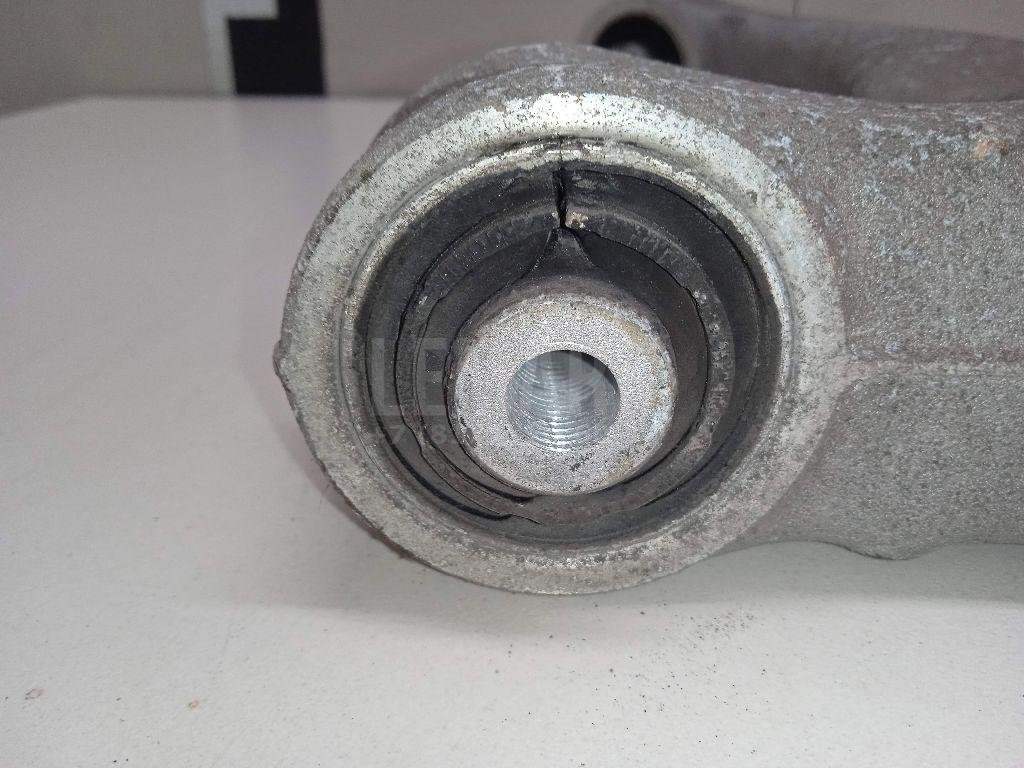 Рычаг задний нижний правый