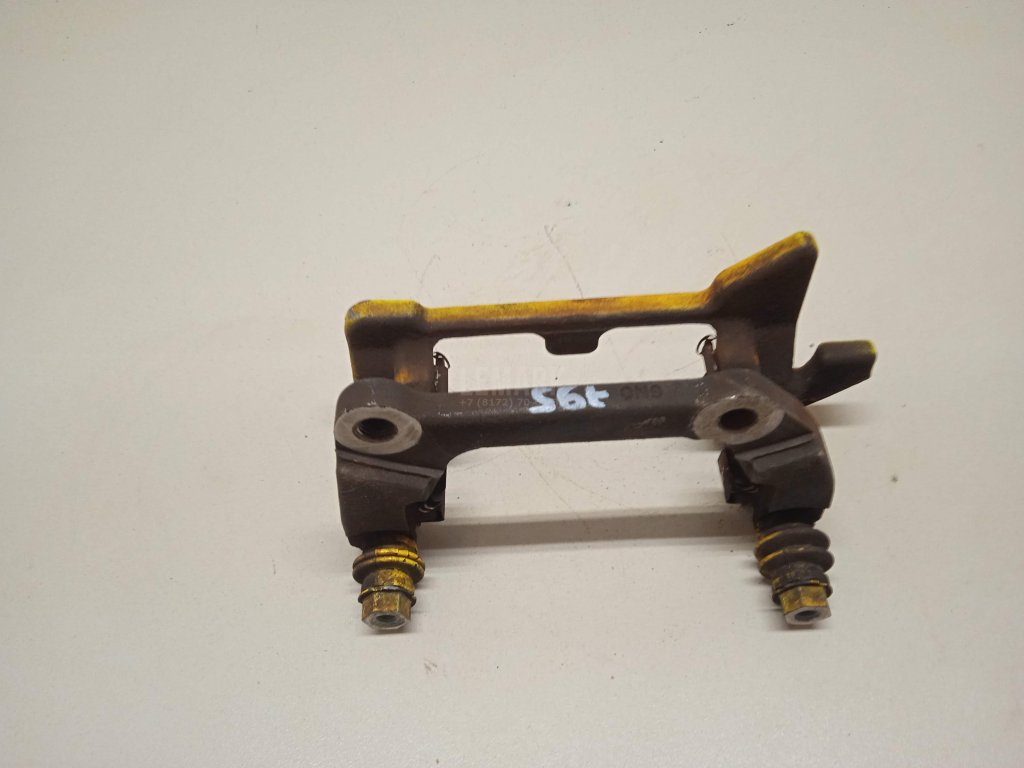 Скоба суппорта заднего правого