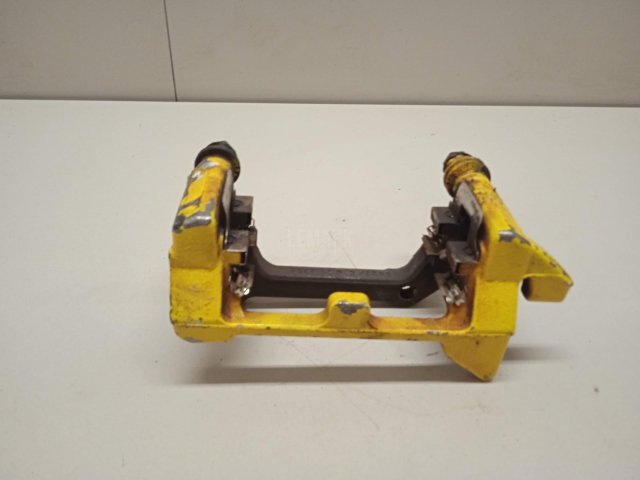 Скоба суппорта заднего правого