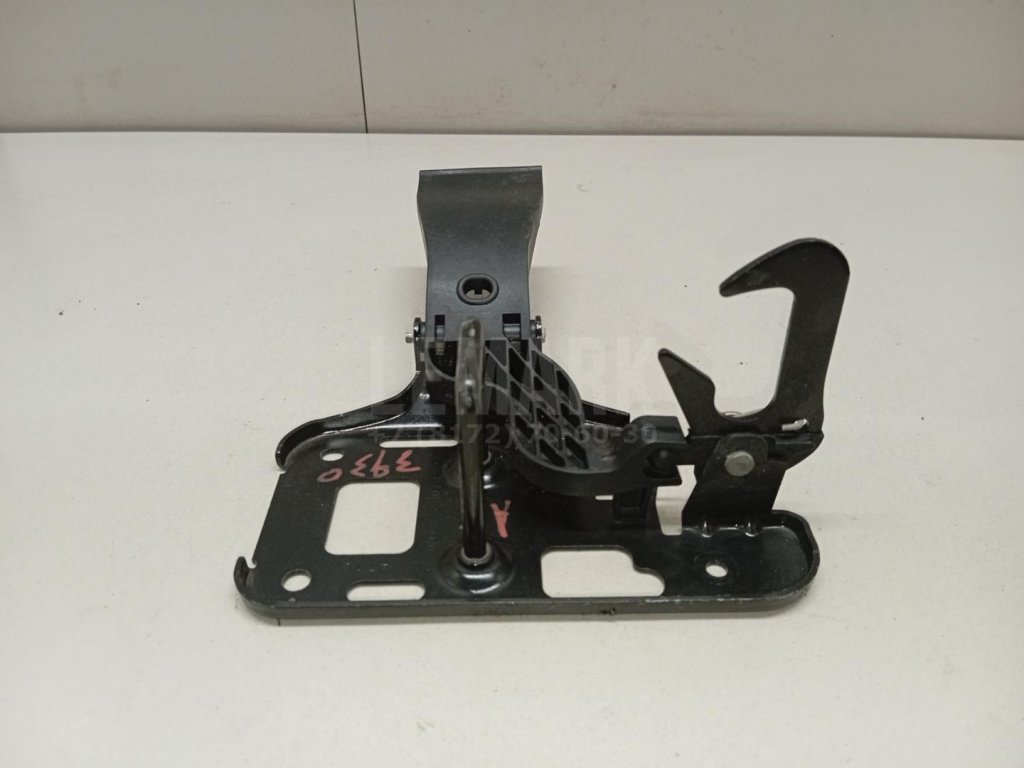 Крючок капота