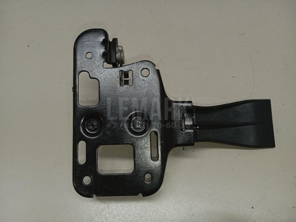 Крючок капота