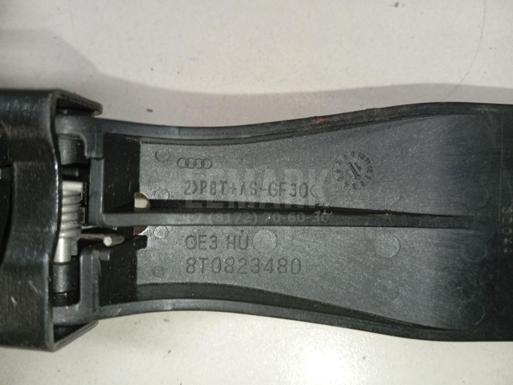 Крючок капота