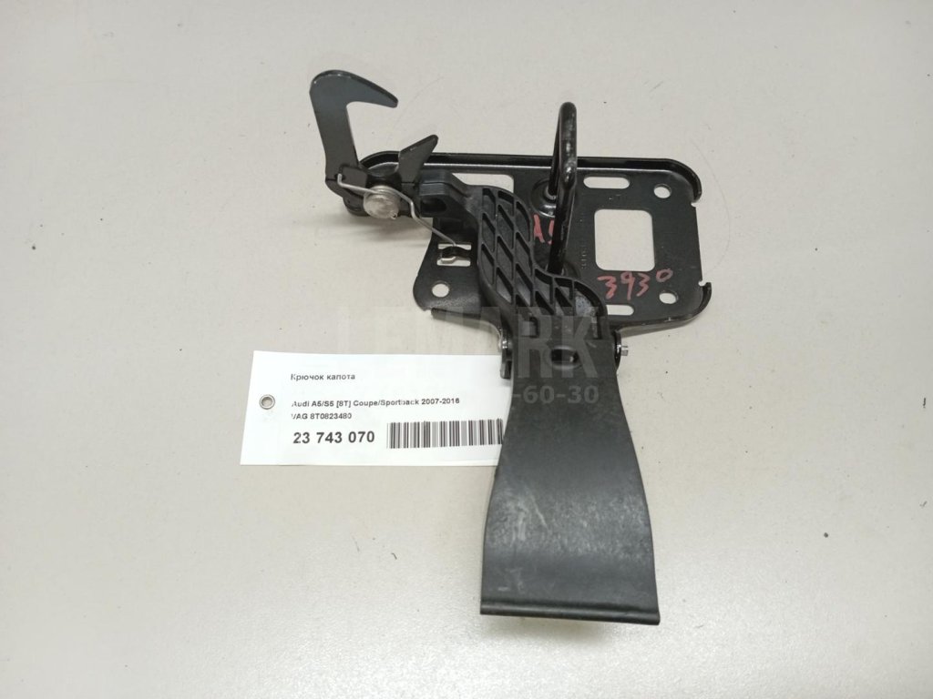 Крючок капота