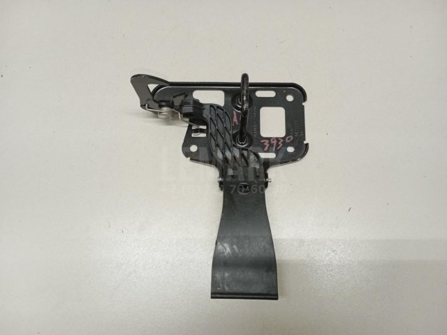 Крючок капота