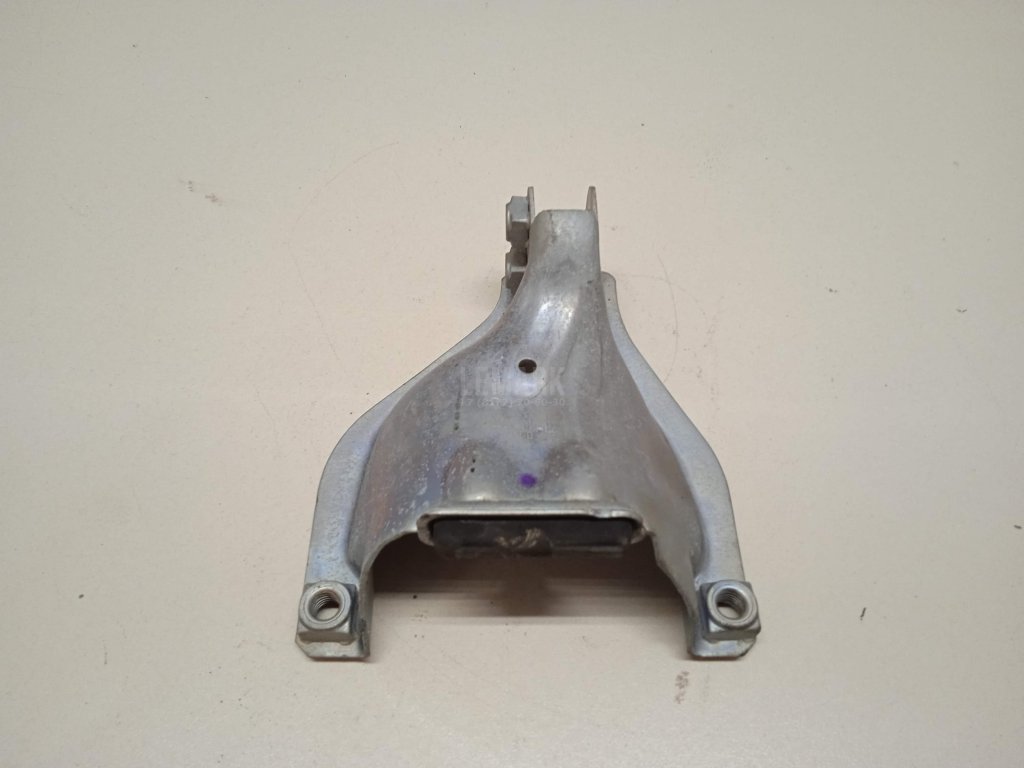 Кронштейн опоры двигателя