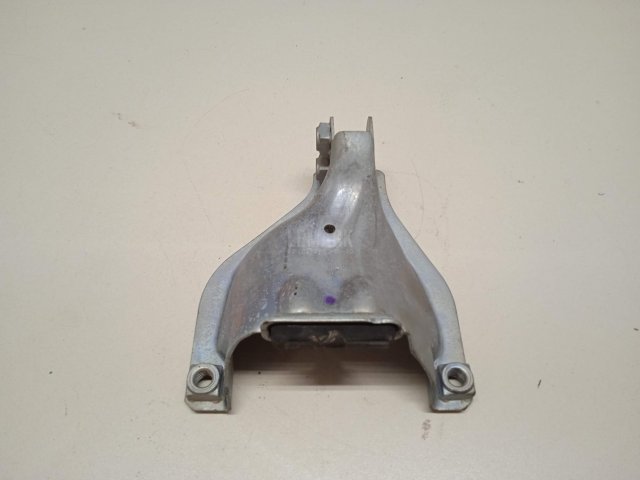 Кронштейн опоры двигателя