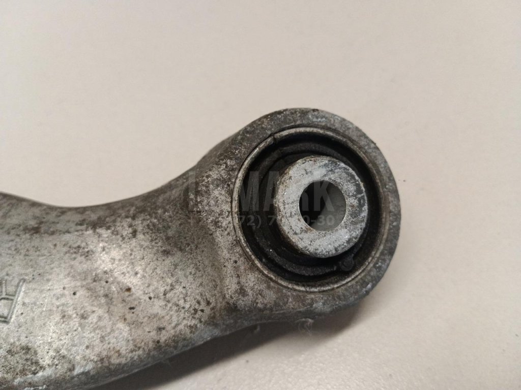 Рычаг задний верхний правый