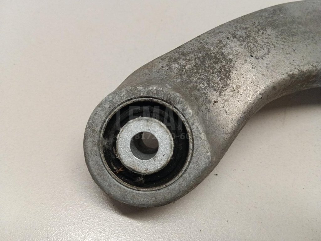 Рычаг задний верхний правый