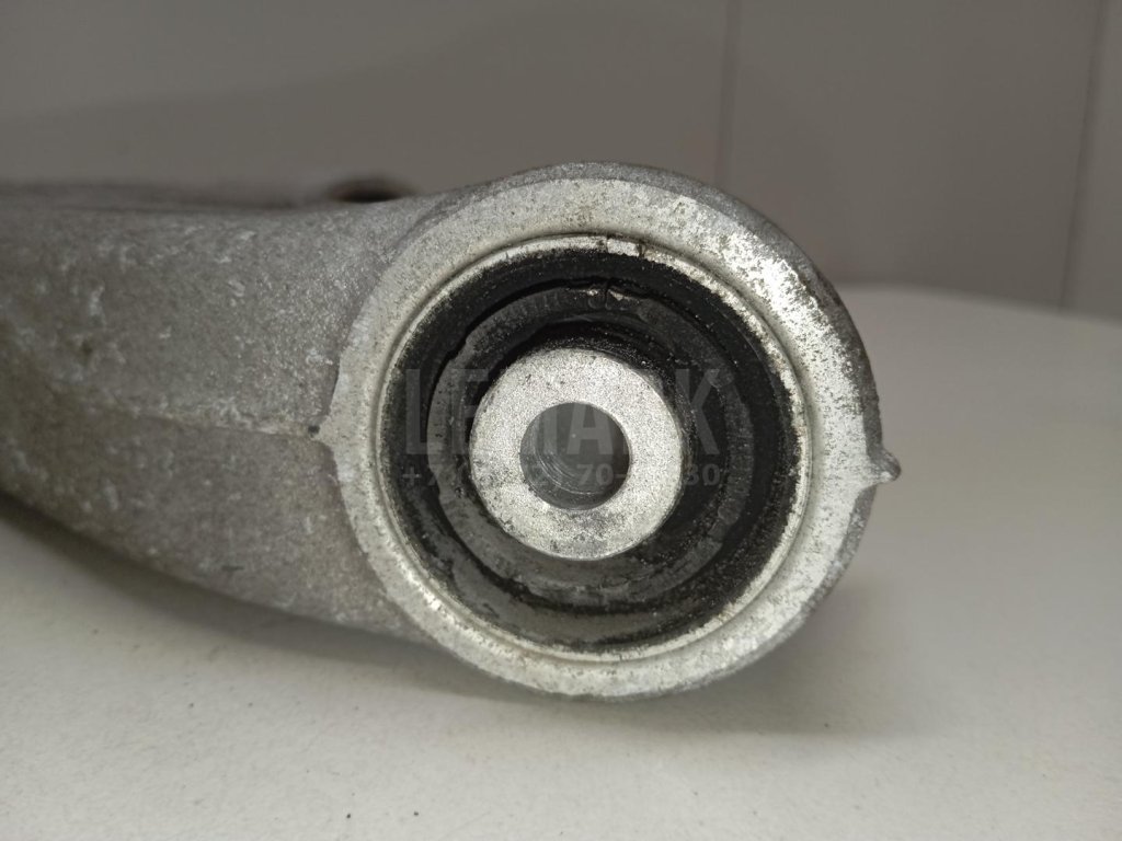 Рычаг задний нижний правый