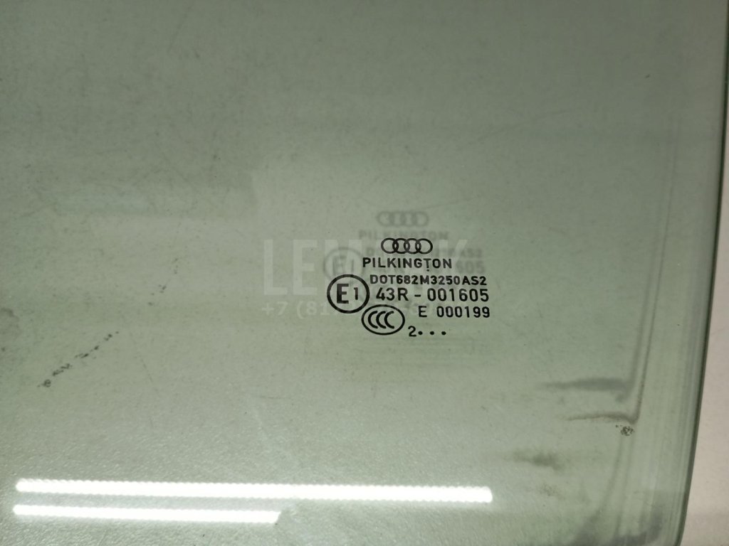 Стекло двери передней левой