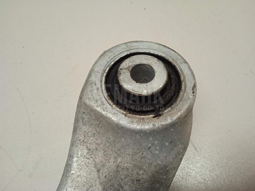 Рычаг задний верхний правый