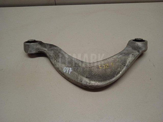 Рычаг задний верхний правый