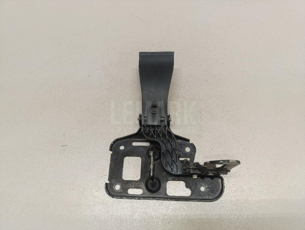 Крючок капота