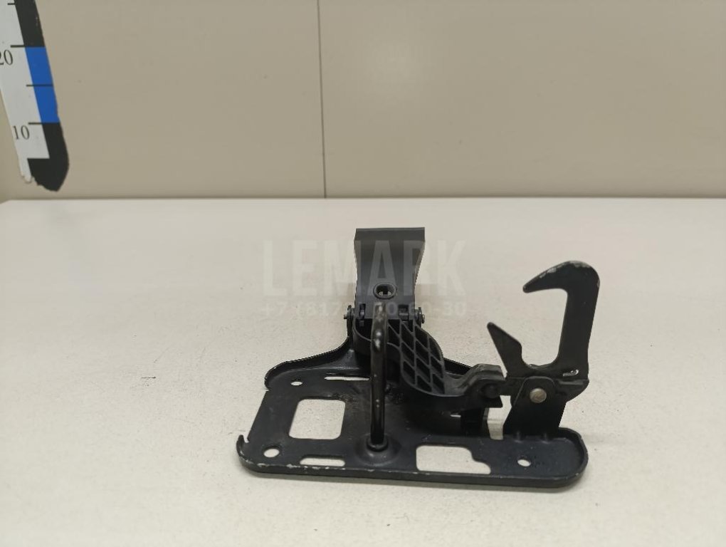 Крючок капота